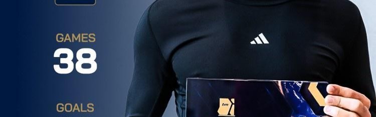 开云网站-29球18助，萨拉赫领取德转颁发的上赛季英超最佳球员奖杯