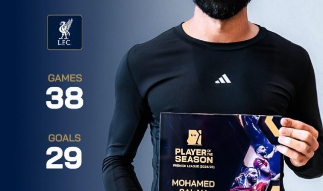 开云网站-29球18助，萨拉赫领取德转颁发的上赛季英超最佳球员奖杯